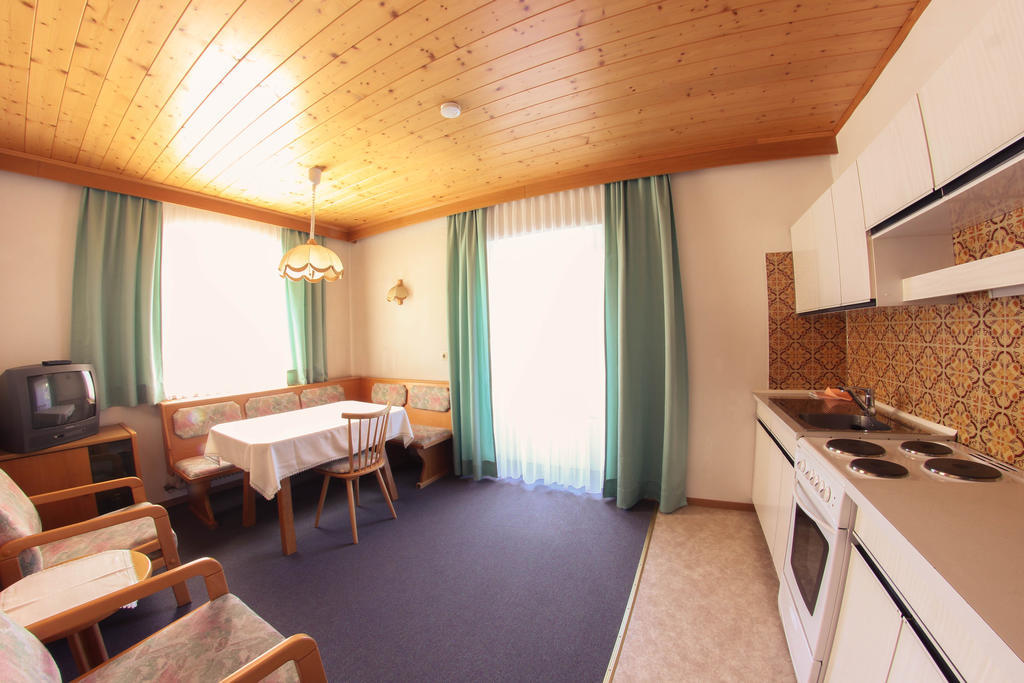 Pension Kroell Sankt Jakob in Defereggen Exterior photo
