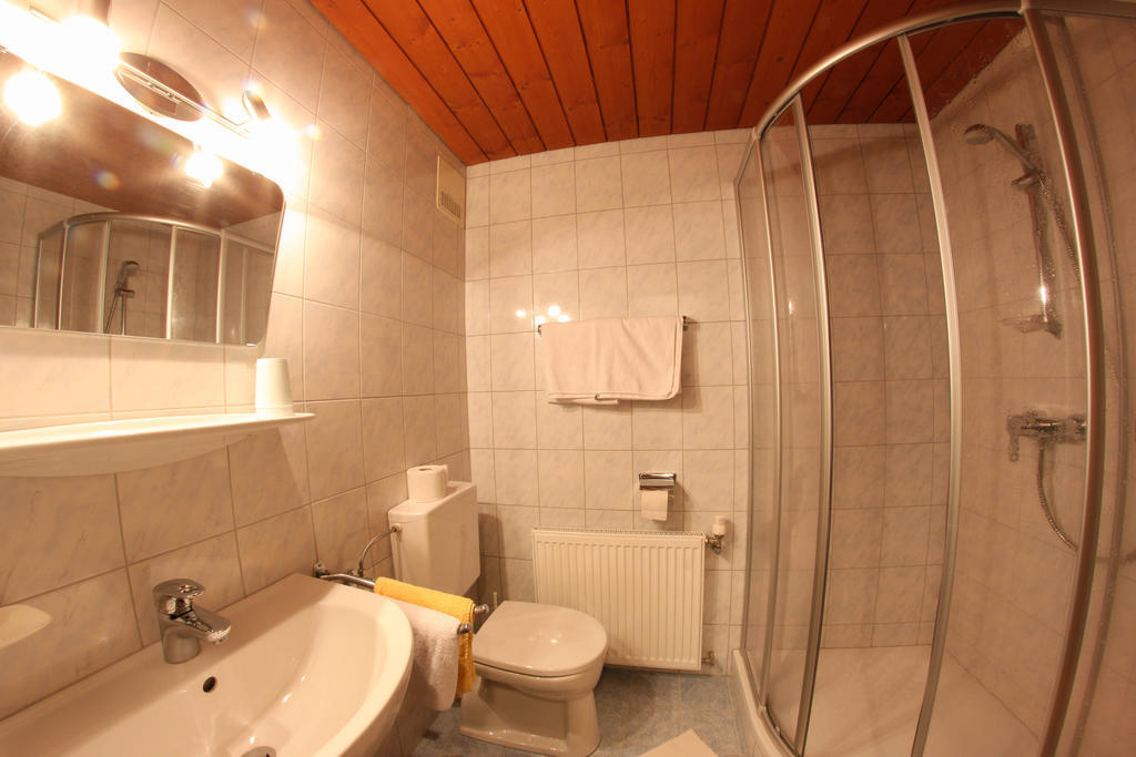 Pension Kroell Sankt Jakob in Defereggen Room photo