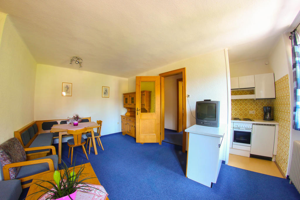 Pension Kroell Sankt Jakob in Defereggen Room photo