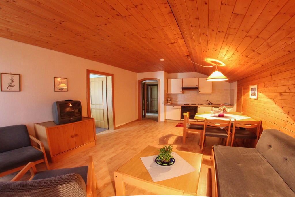 Pension Kroell Sankt Jakob in Defereggen Room photo