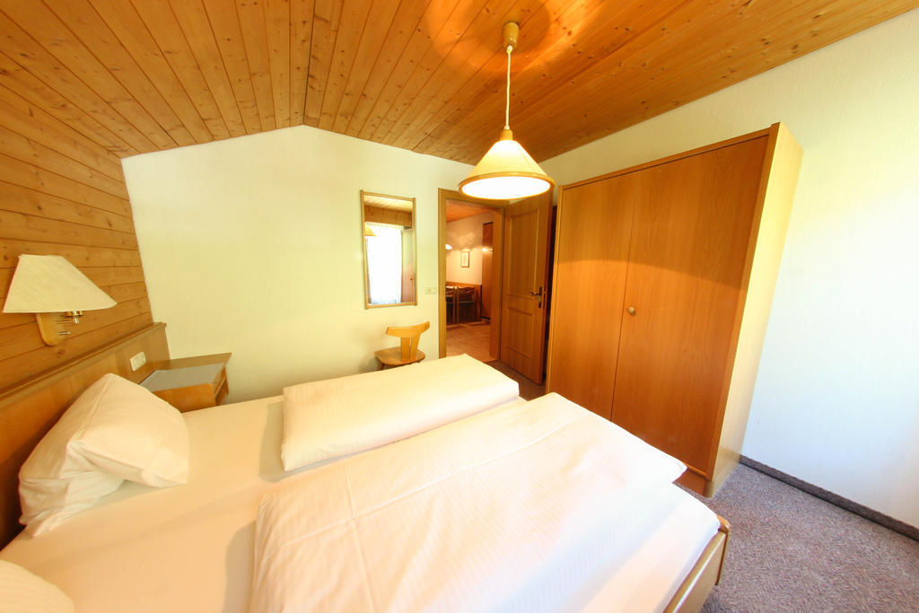 Pension Kroell Sankt Jakob in Defereggen Room photo